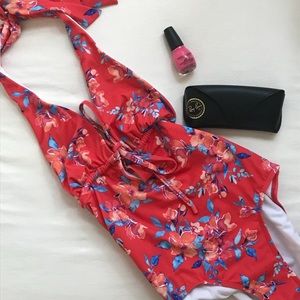 Lands End V-neck halter swimsuit size 4